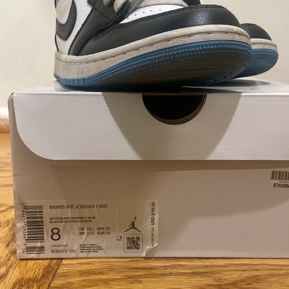 Women’s Jordan 1 Mids - Picture 4 of 5